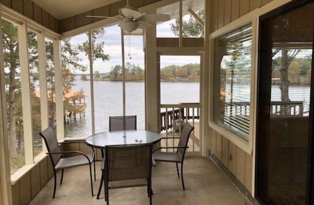 THE Cajun Cabin - Mid Lake Area - Unbelievable Views! Newly renovated.