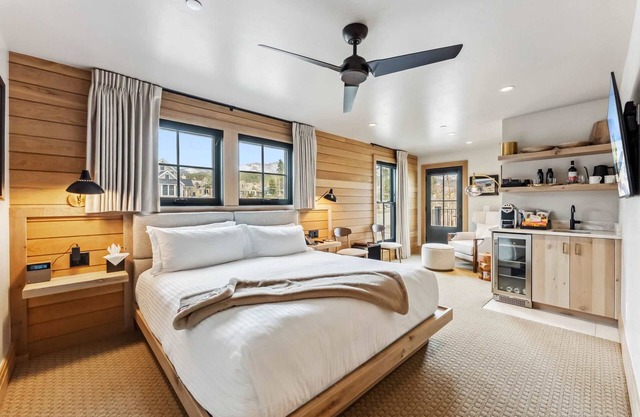 The Carlin Country Boy | King bed, mountain views