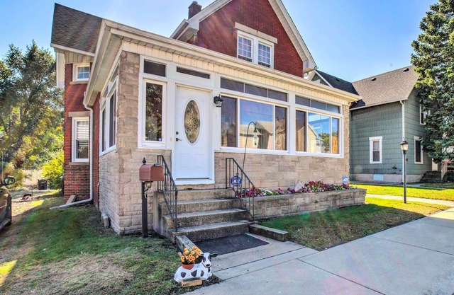 'The Cedar Porch' in Michigan City w/ Sunroom