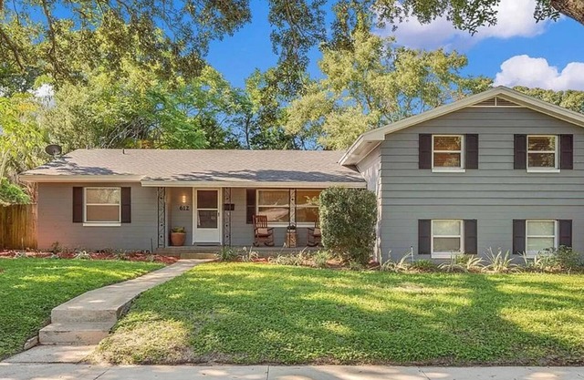 The Centralized Haven 3 bedroom home restaurants, attractions & fun minutes away