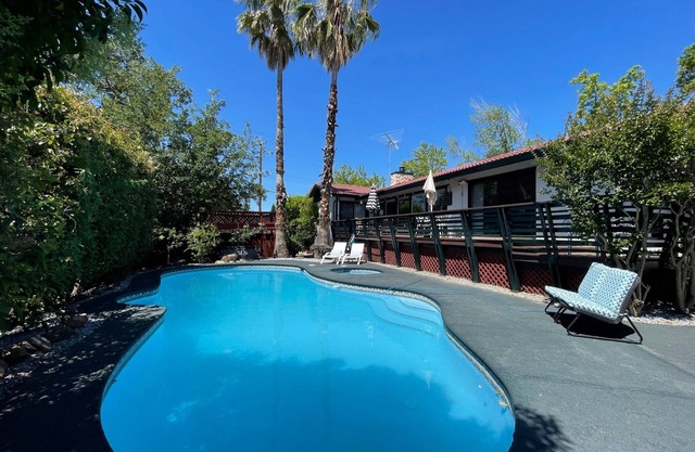 {The Cessna Lookout} +Pool +Hot Tub +EV Charger