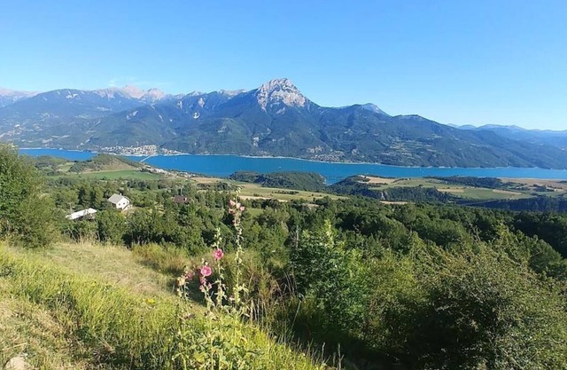 The Chalet Gaby, House with panoramic view on the lake of Serre Ponçon