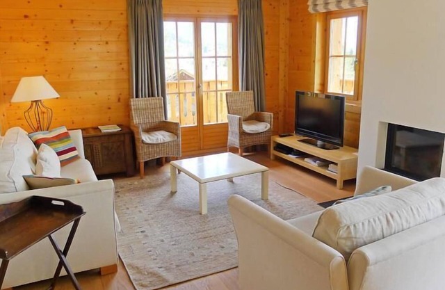 The chalet is located in Chesières, just next to Villars, 1.5km from the departure of the Roc d'Orsa