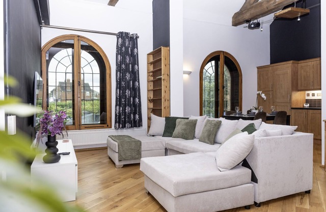 The Chapel - Telford - Sleeps 8