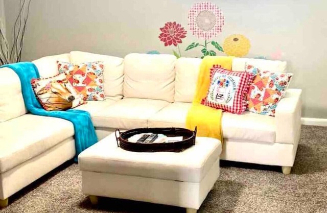 The Checkered Daisy Cottage: Colorful and Fun