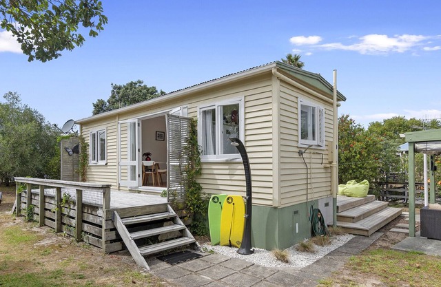 The Classic Kiwi - Ruakaka Holiday Home