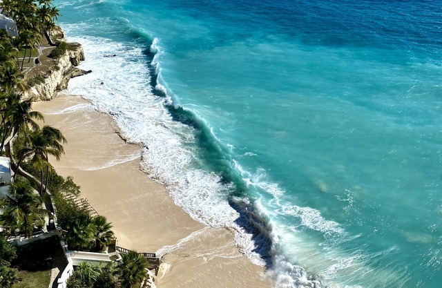 The Cliff - Dream vacation on Private Beach with Luxury Pool and amenities