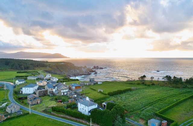 The Cliffs - Picon Seaside Cottage