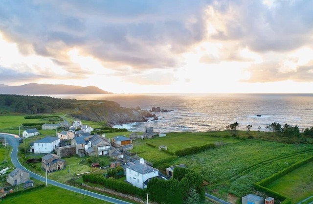 The Cliffs - Picon Seaside Cottage