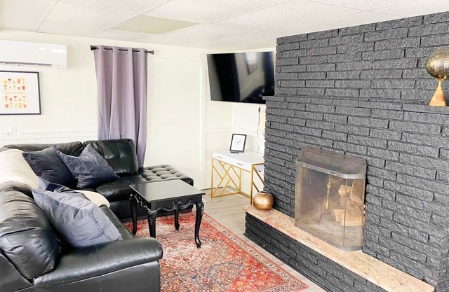 The Club House - Suite 101