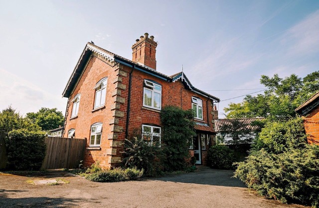 The Coach House/Pass The Keys