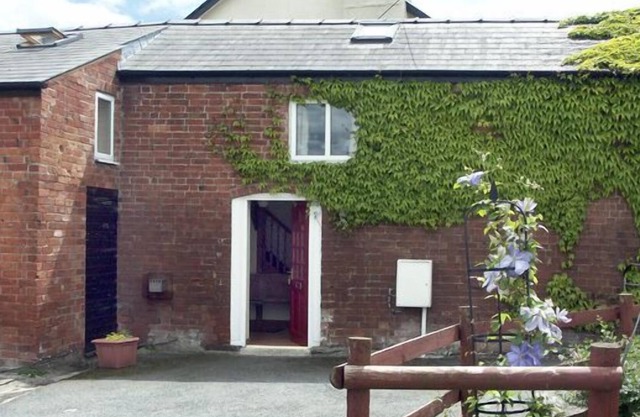 THE COACH HOUSE, pet friendly, with a garden in Canon Pyon