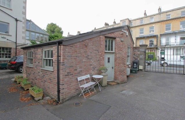 The Coach House with Parking - Hopewell