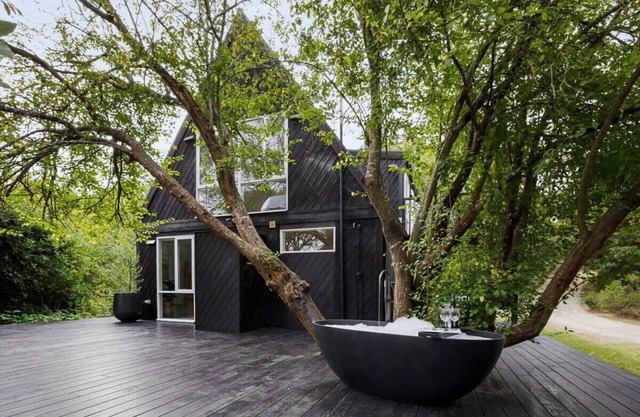 The Coast & Country Cottage