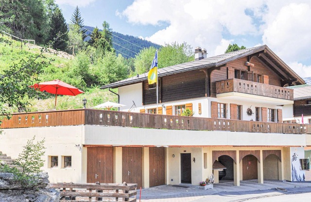The comfortable semi-detached house Chalet Rüssji, which means "the rushing brook", is waiting for y