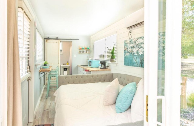 The Container Retreat @ 290 Wine Trail #1 Escape to Hye, TX