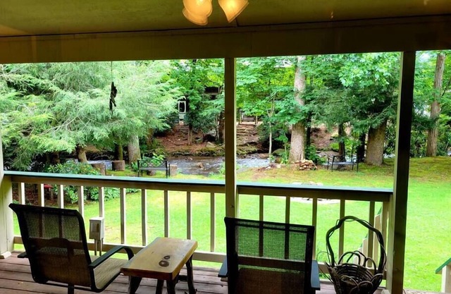 The Copper Lady Cottage in Maggie Valley