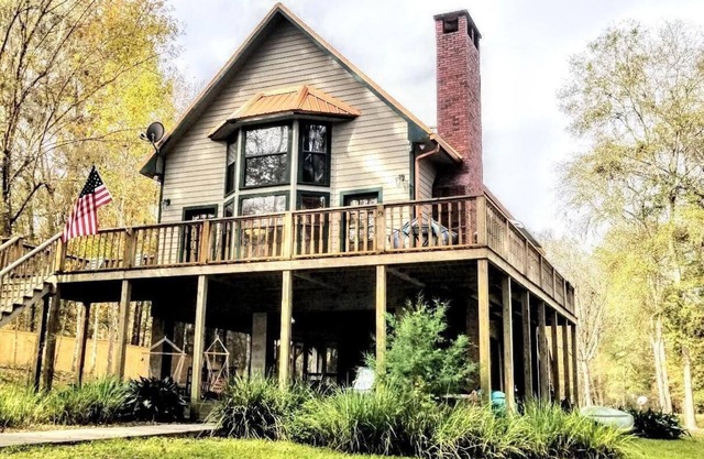 The Coppertop Inn on The Ichetucknee River Pets are Welcome 50 per pet fee