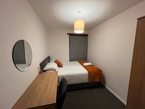 The Coral Guest House 1 Mile from Winchester Market