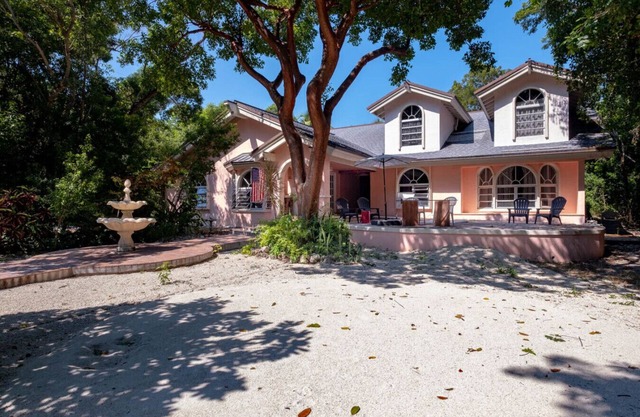 The Coral House - Bayside Retreat for 6-8 guests