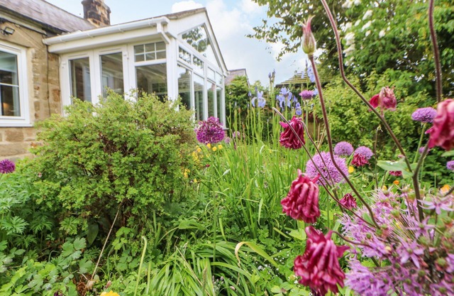 THE COTTAGE, 5 RICHLEY TERRACE, family friendly in Matfen