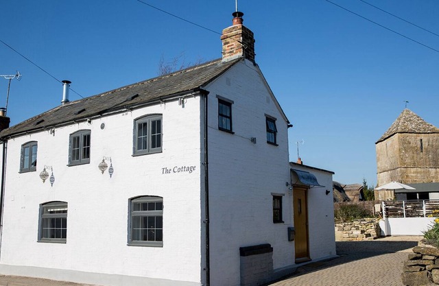 The Cottage and The Nook, Cotswolds, Sleeps 6 plus an Infant