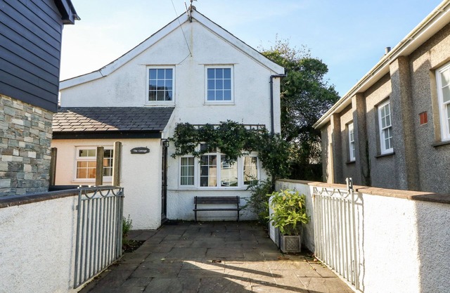 THE COTTAGE, family friendly, character holiday cottage in Abersoch