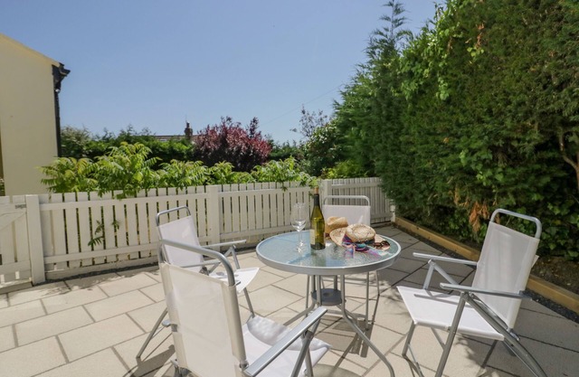 THE COTTAGE, pet friendly, with a garden in Barrow-In-Furness
