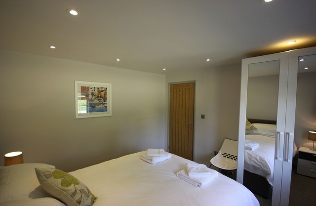 The Cottage At Flintstone Cottages Near Chichester Goodwood Sleeps 6/8