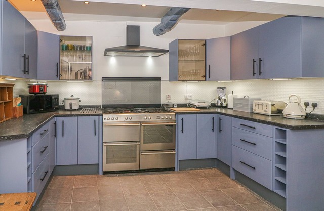 THE COTTAGE, family friendly, luxury holiday cottage in Cartmel