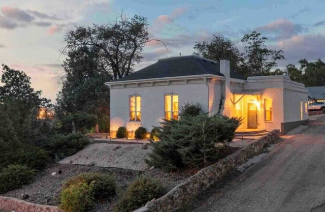 The Cottage-Historical Home Valley Views! (S)