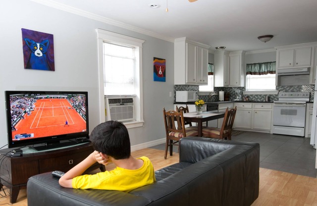 The Cottage is centrally located within the 610 N area neighboring