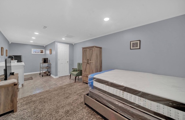 The Cottage Studio Unit 7 with WiFi and AC in lovely Richmond