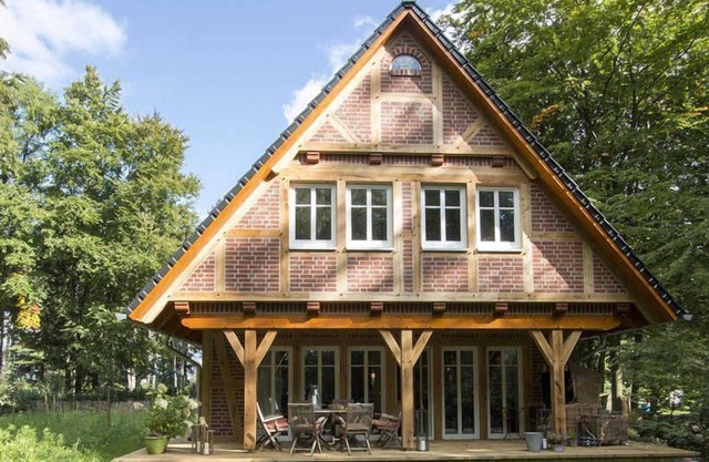 THE COUNTRY HOUSE