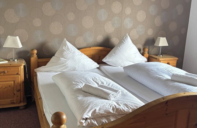 The country house is situated in a quiet location, close to hiking and biking trails & the highway.