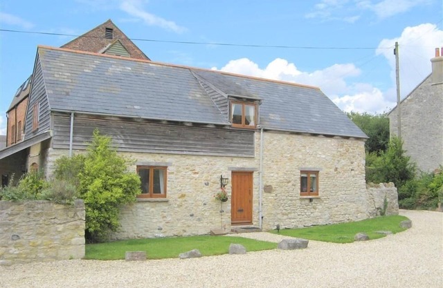 THE COURTHOUSE, pet friendly, with a garden in Sutton Poyntz