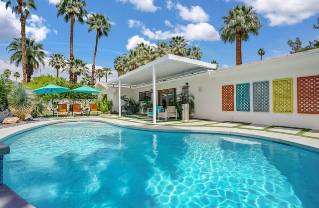 The Cove: Heated Pool, BBQ, Walk To Downtown PS