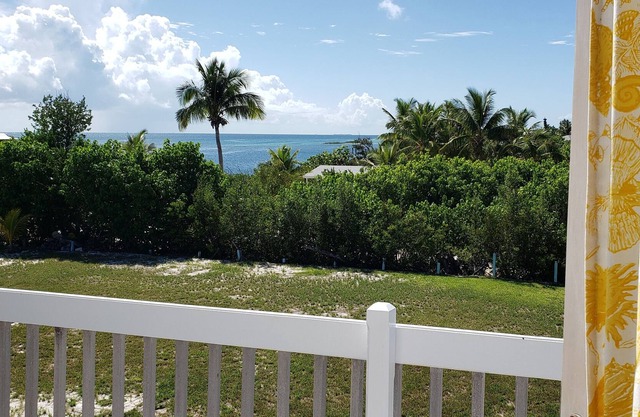 The Cove's Apartment - Dock Slip Included