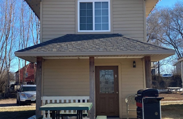 The Covered Porch Hideaway - Lakeside Tiny House Rental - Sleeps 4
