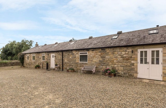 THE COWSHED, family friendly, character holiday cottage in Horsley