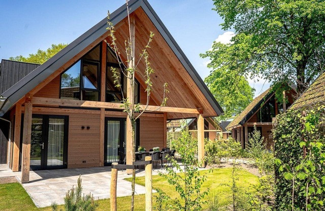 The cozy but spacious Forest Villas are suitable for up to six persons and have three bedrooms with en-suite bathrooms including a toilet and one separate toilet. The rooms are divided over two floors.