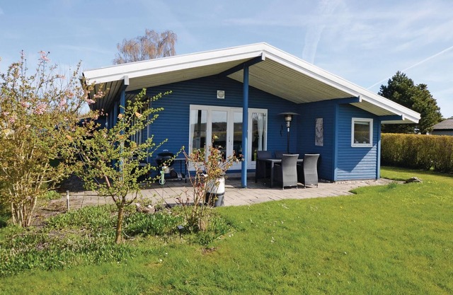 The cozy cottage is located close to the popular swimming beach of Tørresø, which allows adults and