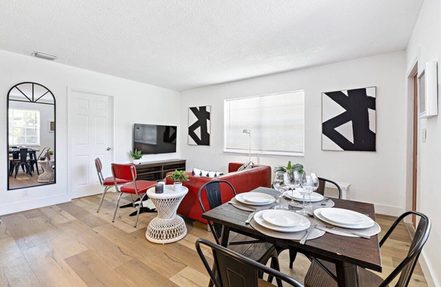 The Crimson Condo, 2 bed 1 bath Near Riverwalk