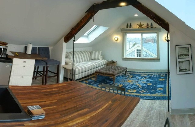 The Crow’s Nest – Loft with Stunning Ocean Views!