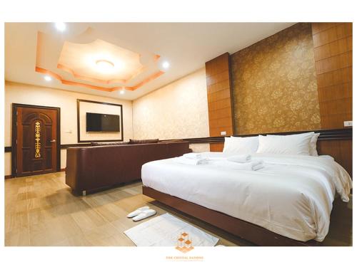The Crystal Ranong 301 Balcony king room