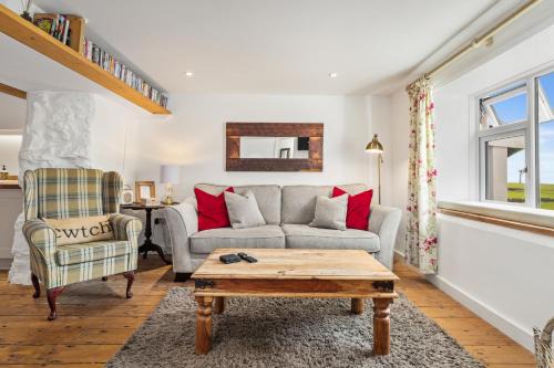 The Cwtch Apartment - Sea Views Walk to Beach