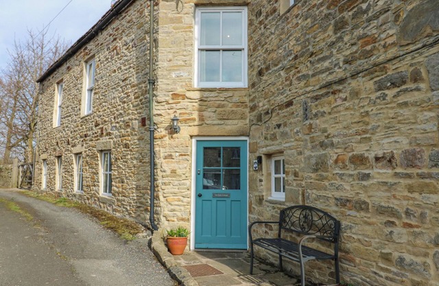 THE DALE COTTAGE, pet friendly, luxury holiday cottage in Allendale