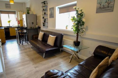 The Dock, 2 bedrooms sleeps 5 long stays welcome