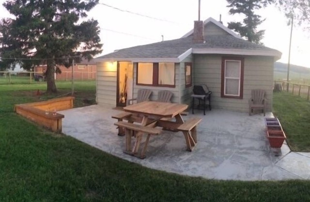 The Douglas Creek Cottage, Great Views, Cozy and Comfortable.