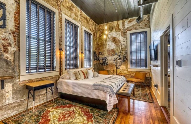 The downtown Brenham Schoolhouse Hotel, Room B